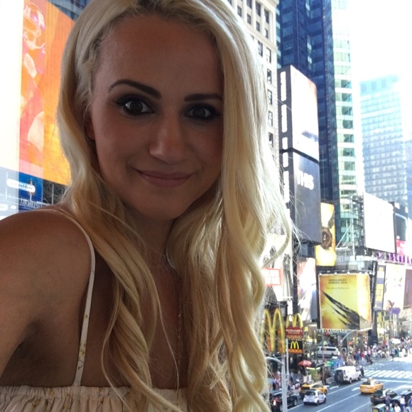 Meet your Posher, Julinda - Picture 1 of 1